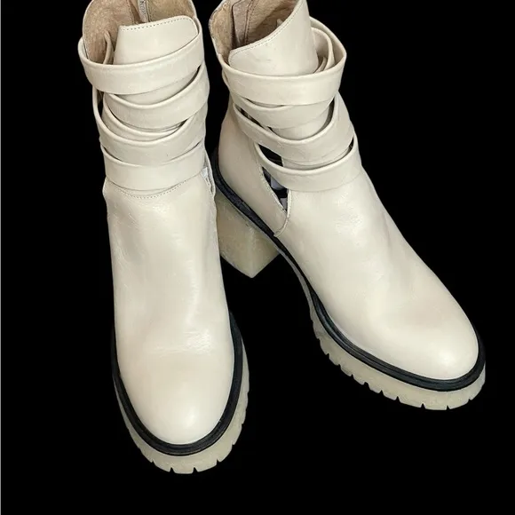 NEW 38/8Free People JesseCutout Ankle Boots Leather Off-White Lug Sole Strapp