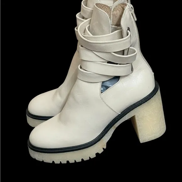 NEW 38/8Free People JesseCutout Ankle Boots Leather Off-White Lug Sole Strapp