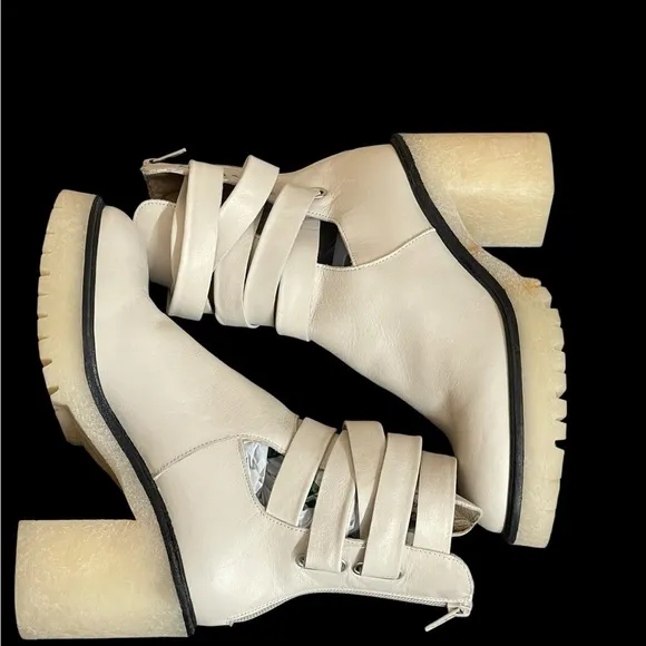 NEW 38/8Free People JesseCutout Ankle Boots Leather Off-White Lug Sole Strapp