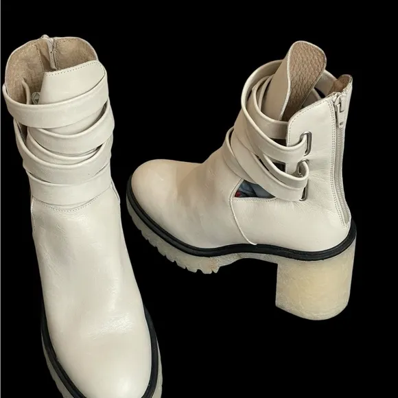 NEW 38/8Free People JesseCutout Ankle Boots Leather Off-White Lug Sole Strapp