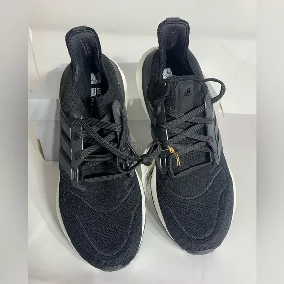 NEW ADIDAS ULTRABOOST 22 SHOES Size:8.5