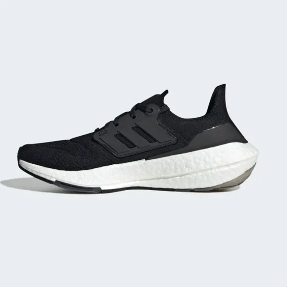 NEW ADIDAS ULTRABOOST 22 SHOES Size:8.5