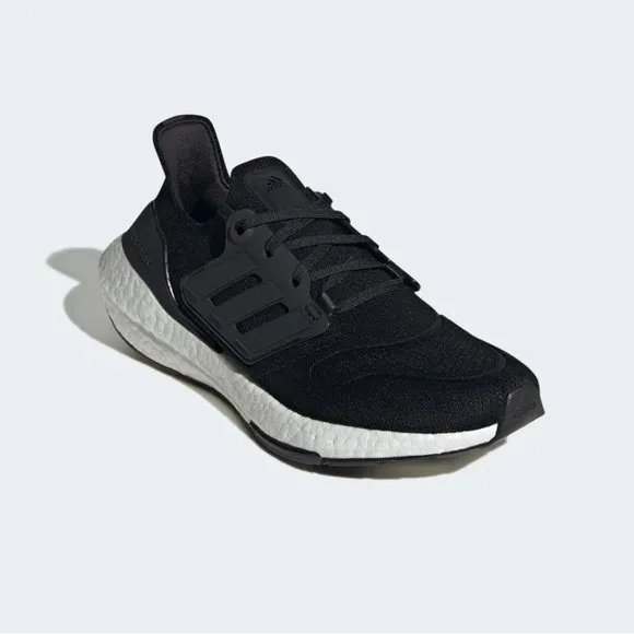 NEW ADIDAS ULTRABOOST 22 SHOES Size:8.5