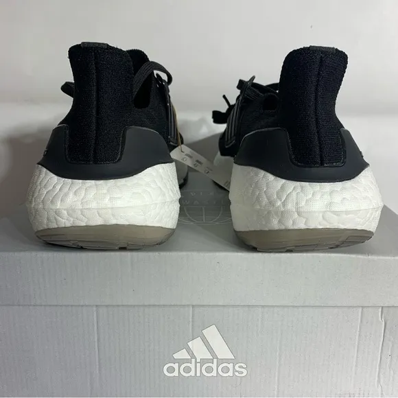 NEW ADIDAS ULTRABOOST 22 SHOES Size:8.5