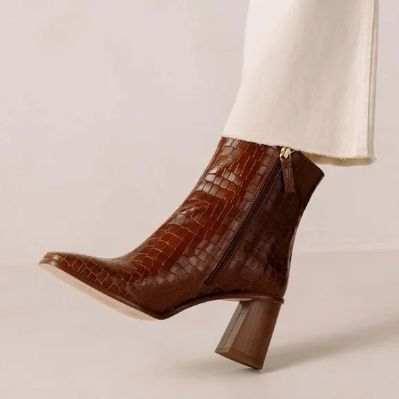 NEW Alohas Brown Croc-Embossed Ankle Boots size 38