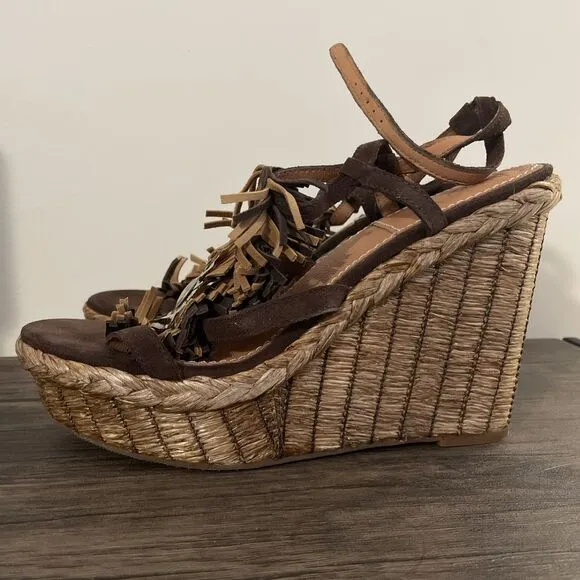 NEW BACIO 61 Rustic Brown Bairo Fringe Feather Flower Wedge Sandal Women’s 10M