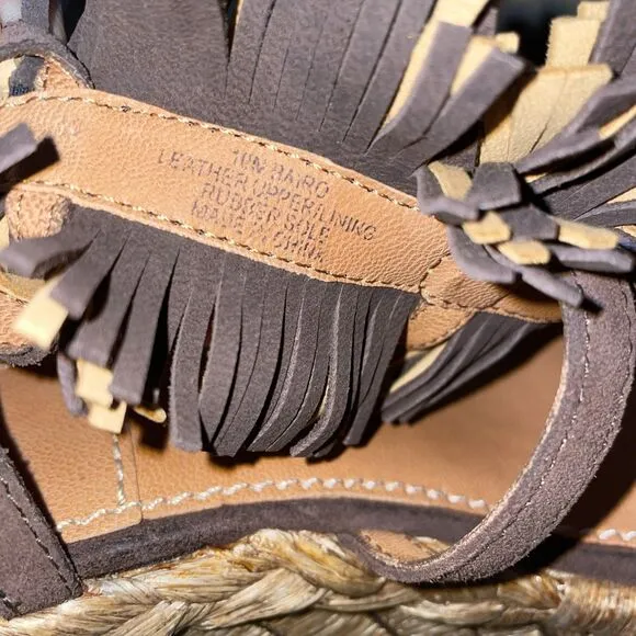 NEW BACIO 61 Rustic Brown Bairo Fringe Feather Flower Wedge Sandal Women’s 10M