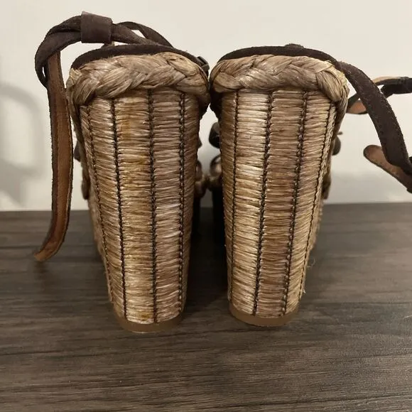 NEW BACIO 61 Rustic Brown Bairo Fringe Feather Flower Wedge Sandal Women’s 10M