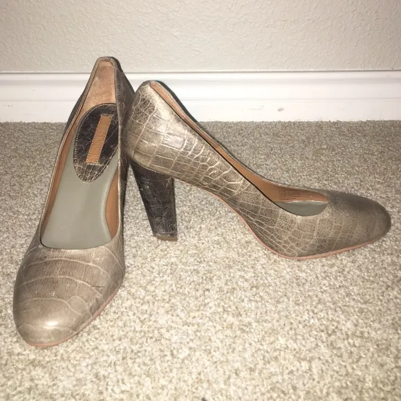 NEW Banana Republic Snake Brown Tan Pumps Size 9.5