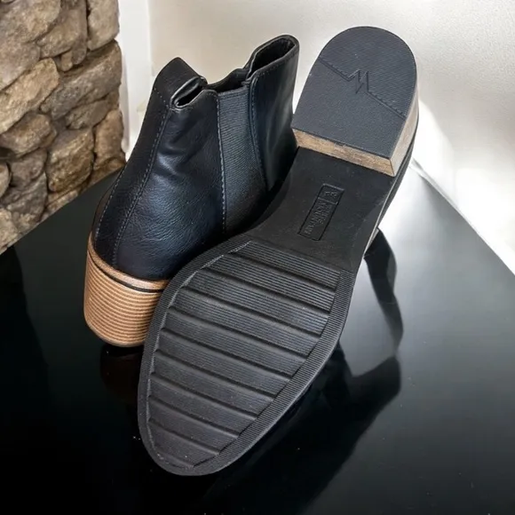 NEW Black Destiny Chelsea ankle boots by White Mountain block heel Sz 9.5
