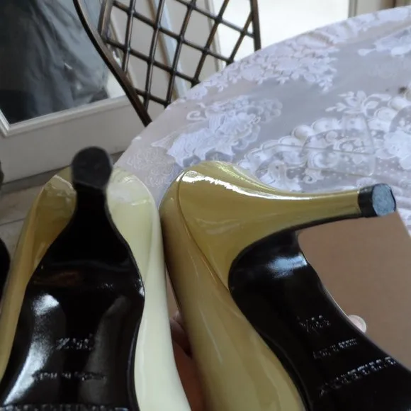 New Burberry Light Green Patent Leather Heeled Pumps Size 36.5 M