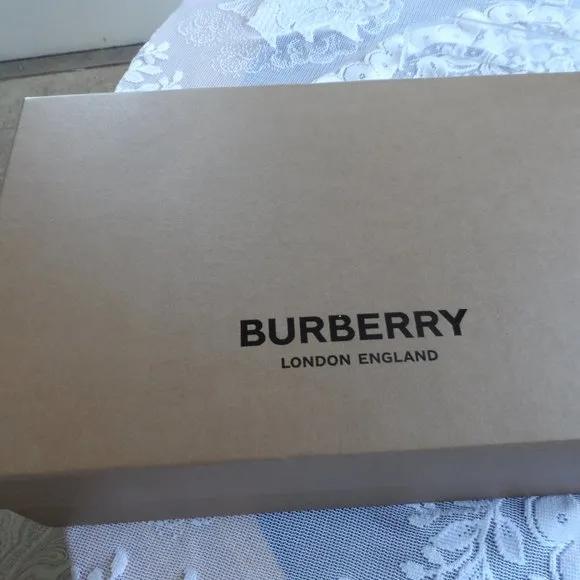 New Burberry Light Green Patent Leather Heeled Pumps Size 36.5 M