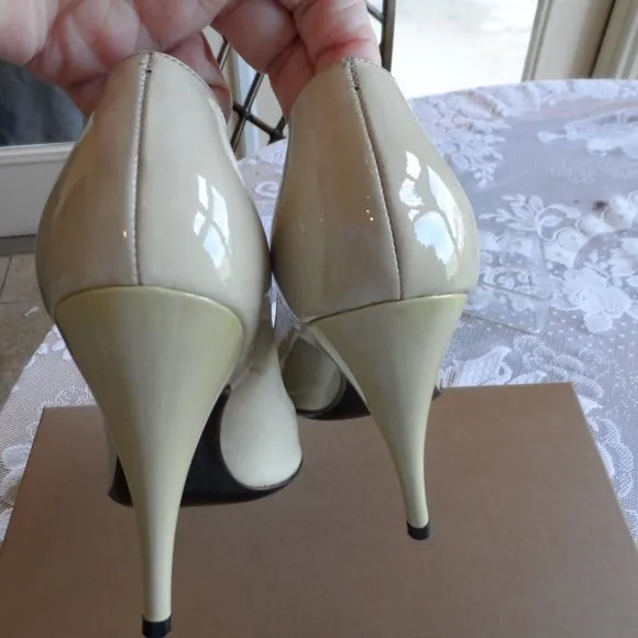New Burberry Light Green Patent Leather Heeled Pumps Size 36.5 M