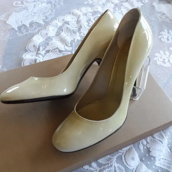 New Burberry Light Green Patent Leather Heeled Pumps Size 36.5 M