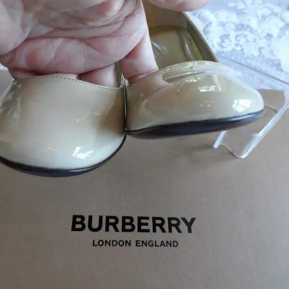 New Burberry Light Green Patent Leather Heeled Pumps Size 36.5 M