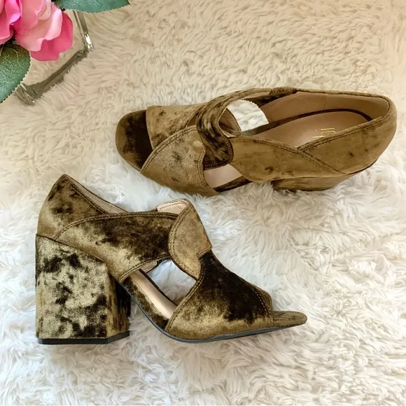 NEW CAbi Crushed Velvet Block Heels