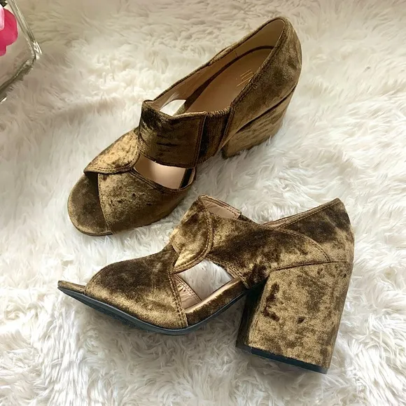 NEW CAbi Crushed Velvet Block Heels