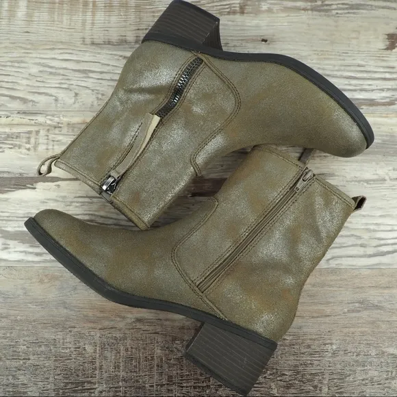 NEW Clarks sz 8.5 Nevella Devon leather zipper boots
