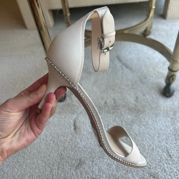 New Coach Maude Chalk/Beige Soft Milled Leather Heel Sandals Size 9