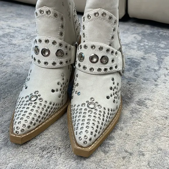 New Dolls Kill Current Mood White Studded Butterfly Cowboy Boots Festival Sz 6