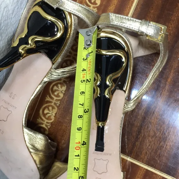 New ESCADA 38 Gold Lemay Heels Italy Size US 8