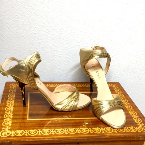 New ESCADA 38 Gold Lemay Heels Italy Size US 8