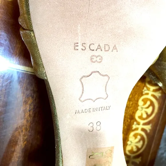 New ESCADA 38 Gold Lemay Heels Italy Size US 8