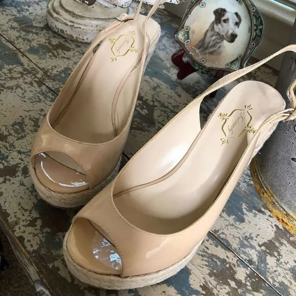 NEW Footcandy Costa Rica Nude Patent Leather Peep Toe Wedge Sandals NWT