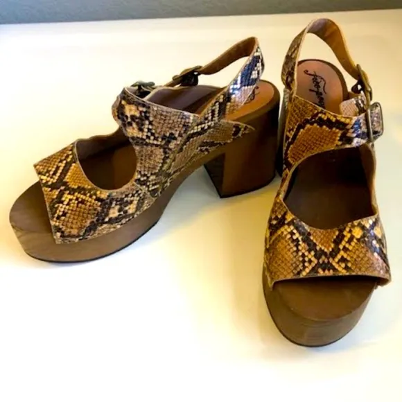 New FREE PEOPLE Belem Clogs Snake Print Chunky Platform Sandal 8.5 MSRP $168