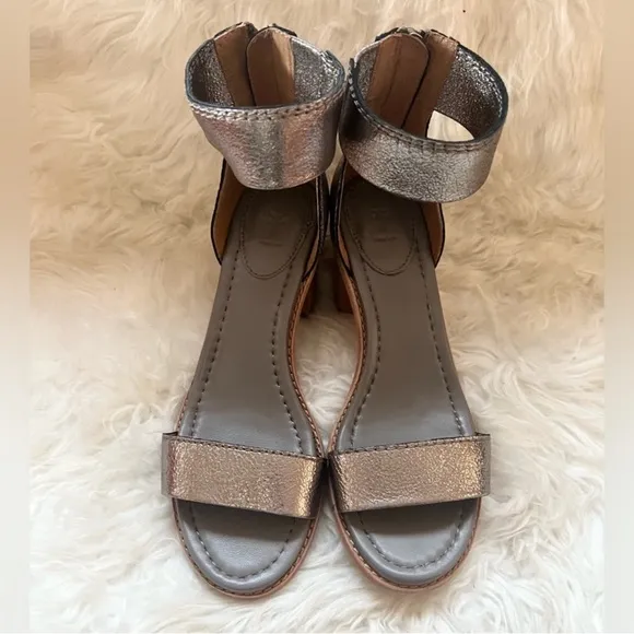 New! FRYE Brielle Metallic Leather Back Zip Block Heel Sandals