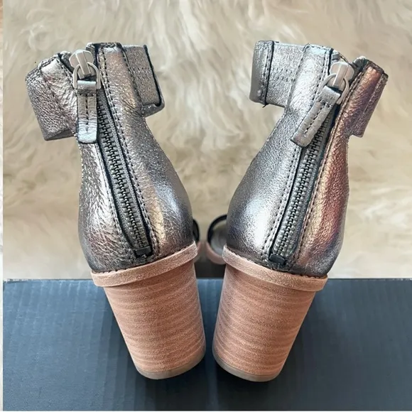 New! FRYE Brielle Metallic Leather Back Zip Block Heel Sandals