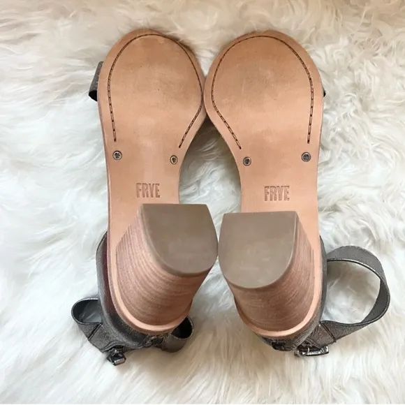 New! FRYE Brielle Metallic Leather Back Zip Block Heel Sandals