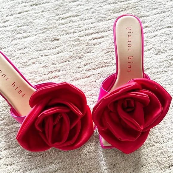 NEW Gianni Bini Red Rose Satin Pink Kitten Heel Sandals women size 5