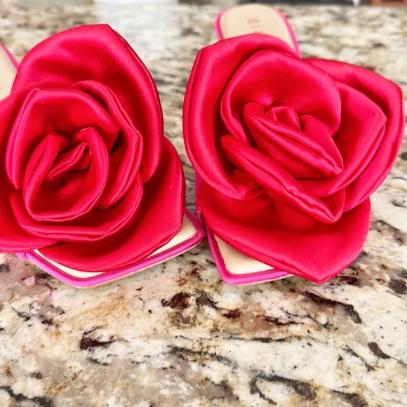 NEW Gianni Bini Red Rose Satin Pink Kitten Heel Sandals women size 5
