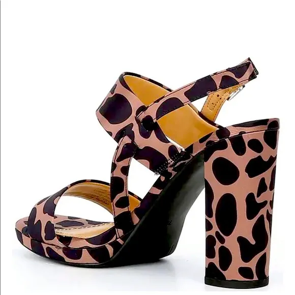 New Gibson &amp; Latimer Emmy Giraffe Print Block Heel