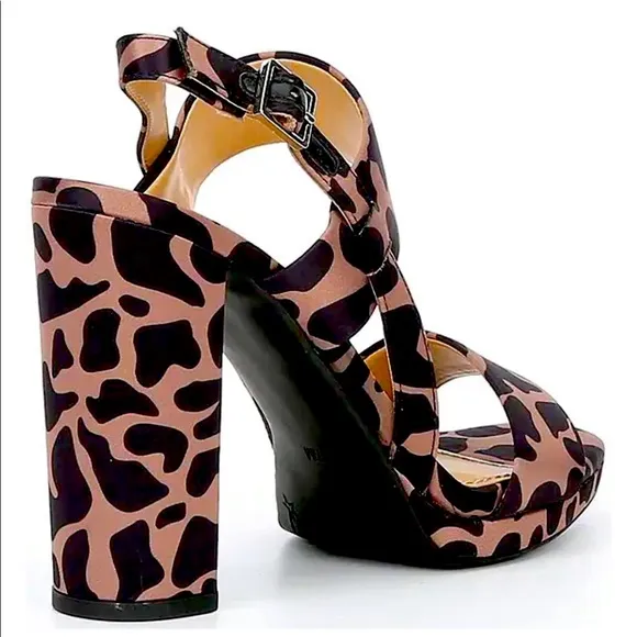 New Gibson &amp; Latimer Emmy Giraffe Print Block Heel