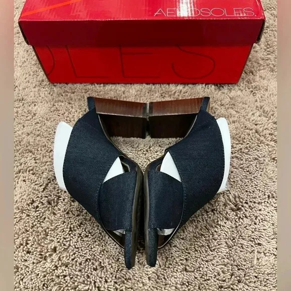 New in box Aerosoles high alert blue denim sandals 6.5 block heel x cross