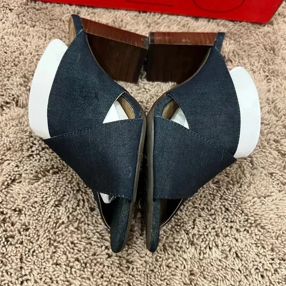 New in box Aerosoles high alert blue denim sandals 6.5 block heel x cross