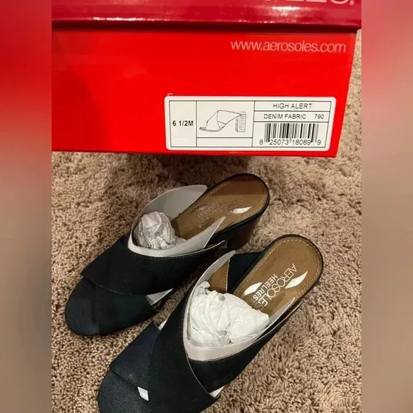 New in box Aerosoles high alert blue denim sandals 6.5 block heel x cross