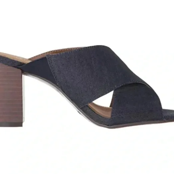 New in box Aerosoles high alert blue denim sandals 6.5 block heel x cross