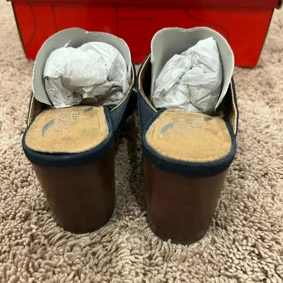 New in box Aerosoles high alert blue denim sandals 6.5 block heel x cross