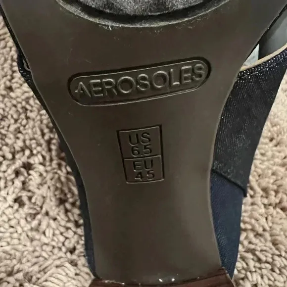 New in box Aerosoles high alert blue denim sandals 6.5 block heel x cross