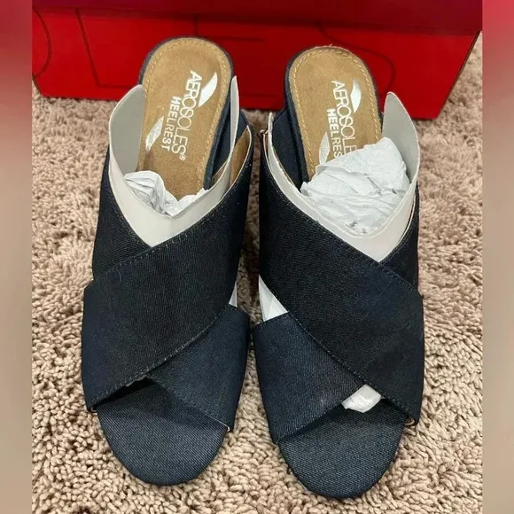 New in box Aerosoles high alert blue denim sandals 6.5 block heel x cross