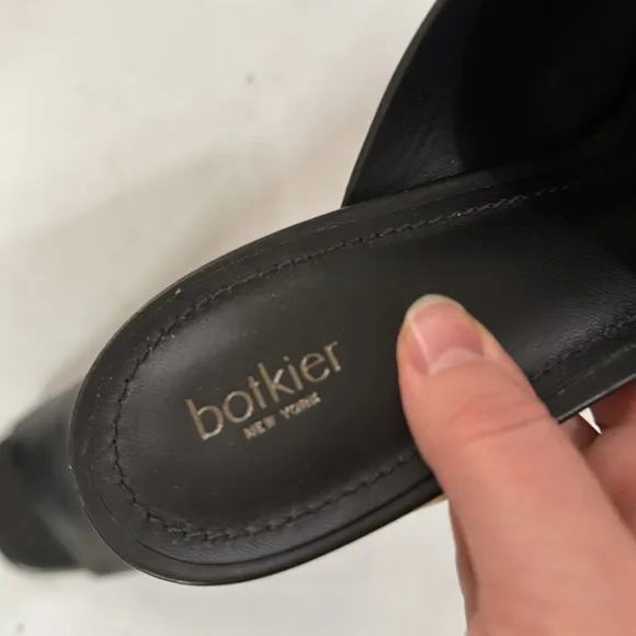 New in box Botkier Ross Block Wooden Heel Black Leather Mule Sandals Size 10