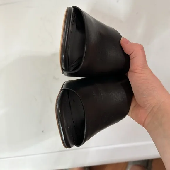 New in box Botkier Ross Block Wooden Heel Black Leather Mule Sandals Size 10