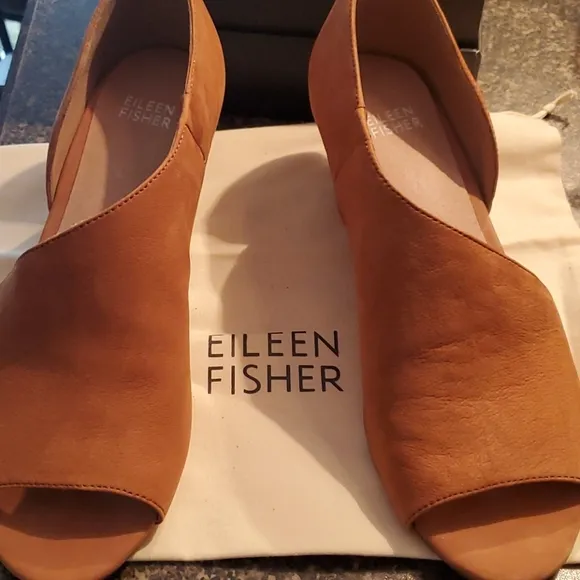 New in Box Eileen Fisher Fig Sandals Size 7.5