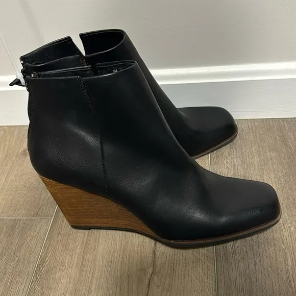 NEW! KORKS Black Oliana Wedge Bootie - Size 9