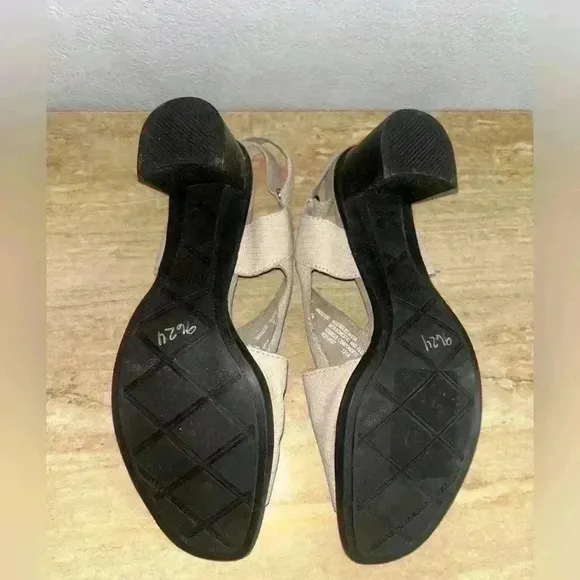 NEW MUNRO Laine Block Heel Sandal Size 9SS