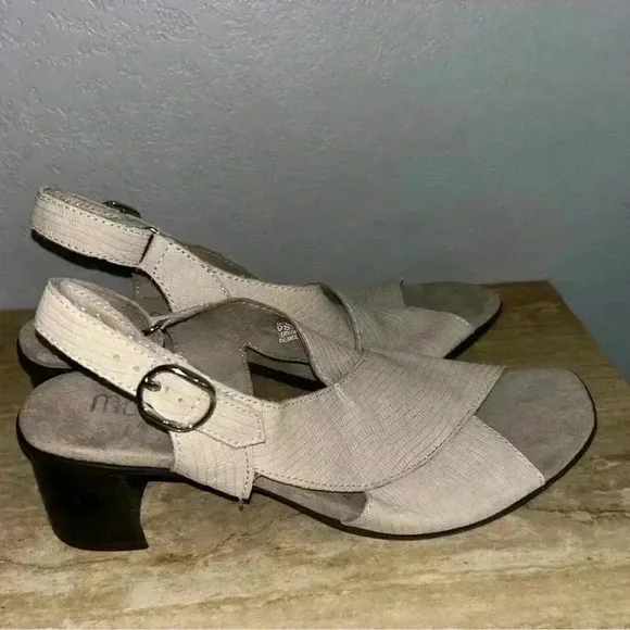 NEW MUNRO Laine Block Heel Sandal Size 9SS