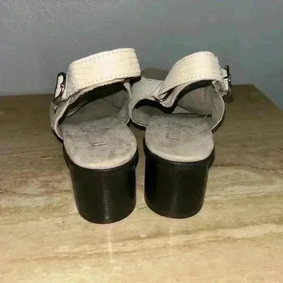 NEW MUNRO Laine Block Heel Sandal Size 9SS